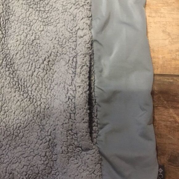 Columbia- Fuzzy Fleece Zip-Up (S) - Picture 3 of 6